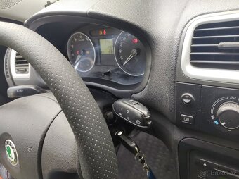 ŠKODA ROOMSTER 1.2i 51kw 2008 hagusy NOVÁ STK bez koroze - 11
