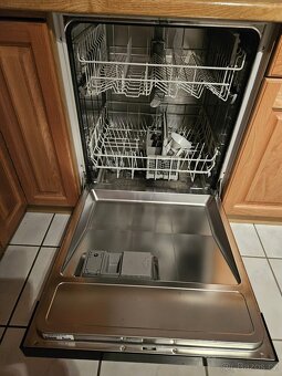 Masivní kuchyňská linka se spotřebiči - 11