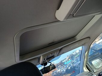 Chrysler Grand Voyager - 11