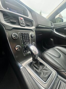 VOLVO V40 CROSS COUNTRY 2.5 T5 187KW 4x4 SUMMUM-AUTOMAT-ACC - 11