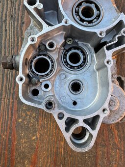 Komplet klikové skříně levý pravý blok kartery Yamaha YZ 125 - 11