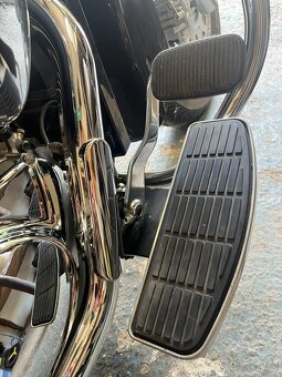 Suzuki C800 Intruder - 11