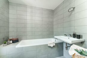 Prodej nového bytu 2+kk s garážovým stáním a sklepem - Praha - 11