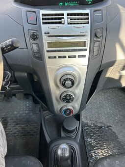 Toyota Yaris 1,0 VVT-i 51 KW r.v. 2008 . - 11