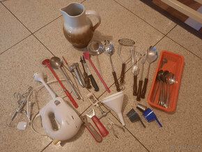Vybavení kuchyně, domácnosti, nepoškozené nádobí a přístroj - 11