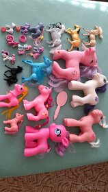 Koníci. Addo chodící jednorožec.Pejsek s vodítkem. - 11