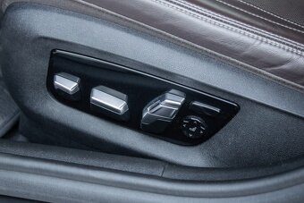 BMW Rad 5-M550i xDrive AT/8 - 11