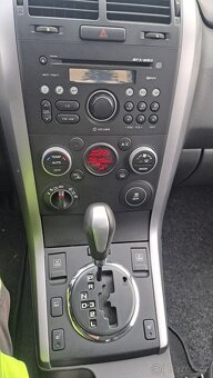 Suzuki Grand Vitara 2.4i Comfort 122kw, automat, 86000 km - 11
