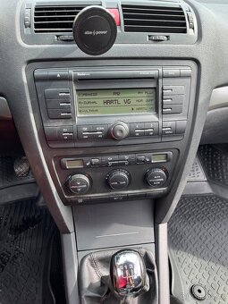 Škoda Octavia 1.6 FSi - 11