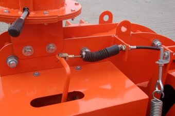 Štěpkovač WC-8 za traktor,  spolehlivý pomocník na dřevo - 11