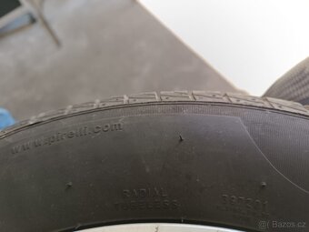 Prodám kompletní kola i s originálními  poklicemi Hyundai. - 11