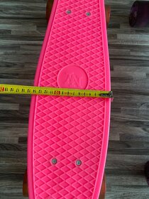 Růžový skateboard - 11