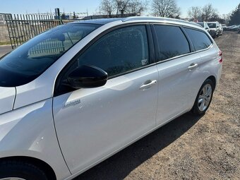Peugeot 308 SW 2.0Hdi 110kw - 11