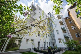 Pronájem - byt 3+kk, Ptašinského 70 m² + zahrádka 49 m² - 11