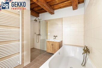 Stylová chalupa po kompletní rekonstrukci. - 11