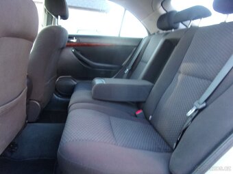 Toyota Avensis 1.8 VVT-i 16V AUTOKLIMA - 11