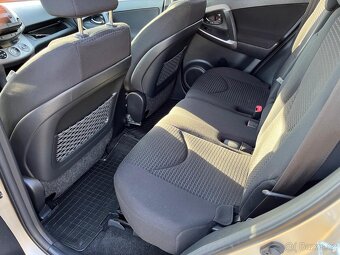 TOYOTA RAV 4 2,0i 112KW BENZÍN AUTOMAT 4X4 81.000KM - 11