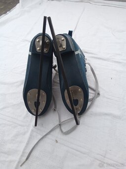 Dívčí brusle - 11