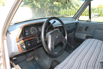 1990 Ford F250 4WD 302 V8, velmi pěkný orig. stav, DPH - 11