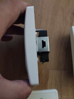 Vypínače, zásuvky, kryty vypinace - 11