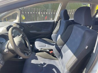 Honda Jazz 1,4 i-Vtec 73kW Havarované - 11