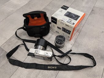 Fotoaparát Sony alpha 6000 (a6000) + dva objektivy - 11