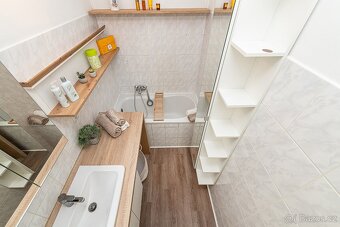 Vybavený byt 1+1 s klimatizací a zahradou - 11