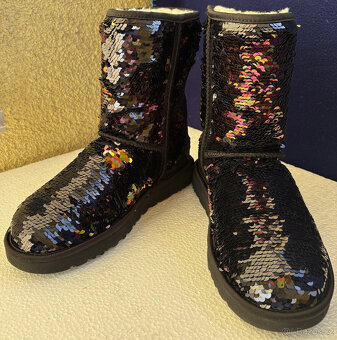 Fantastické zimní válenky zn. UGG, vel. 40 - 11