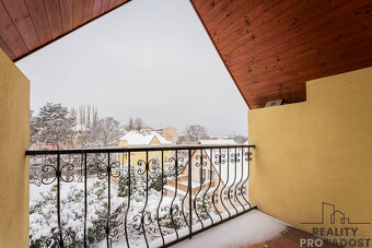 Pronájem bytu 2 + 1 o rozloze 70 m2 s terasou ve vile v Tepl - 11