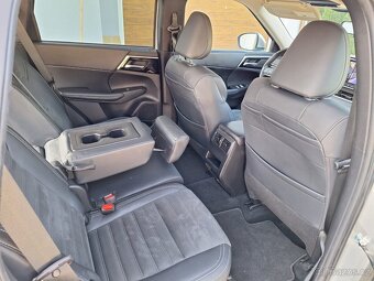 Mitsubishi Outlander - 11