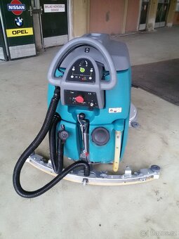 Podlahový mycí stroj Tennant T5 Disk 80 s vlastním pojezdem - 11