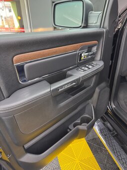 Prodám Dodge RAM 1500 LARAMIE 4x4 2018 Top stav - 11