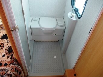 ADRIA UNICA 542TK-PRO 6 OSOB / Palandy - 11