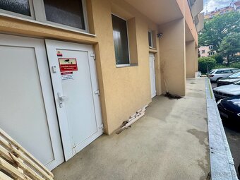 Pronájem obchodních prostor 387m2, bez provize RK - 11
