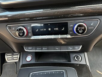 AUDI SQ5 3.0TFSI BLACK CARBON SERVIS ASO - 11