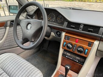 Mercedes Benz 300 D - 11