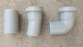 Kanalizační trubky, kolena, odbočky, redukce, atd. - 11