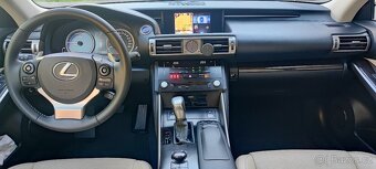 LEXUS IS300h LUXURY - 11