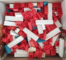 Stavebnice 0,5 kg kostek, na náhradní díly 125,-Na adresu na - 11