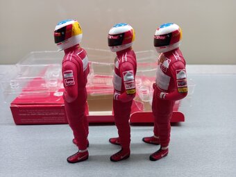 F1 FERRARI FIGURKY MICHAEL SCHUMACHER MINICHAMPS 1:18 - 11