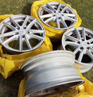 Alu disky 6.5J x 15H2 - 11