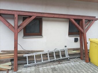 Starší dřevěná pergola - 11