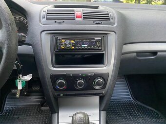 Škoda Octavia TOUR 1.6 75kw 1.majitel - 11