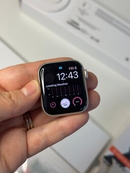 Chytré hodinky Apple Watch SE 40 mm 2. generace, rok 2022 - 11