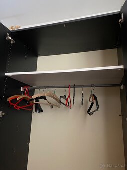 Starší šatní skříň IKEA - 11