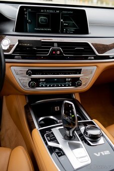 BMW 760 Li - 11