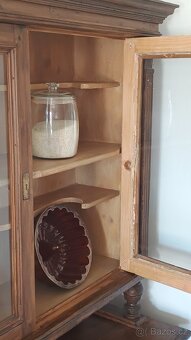 Starožitná kredenc - 11