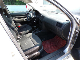 Volkswagen Golf 1,6 16V-HNED ODJÍŽDÍTE - 11