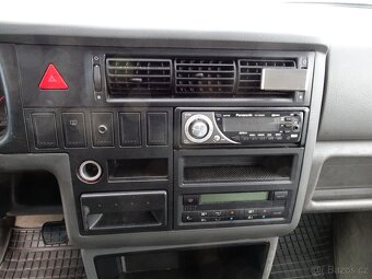 VW Caravelle 2.5 TDi, Automat - 11