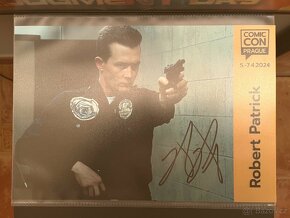Vlastnoručně podepsaná fotografie Terminator 2  s COA - 11